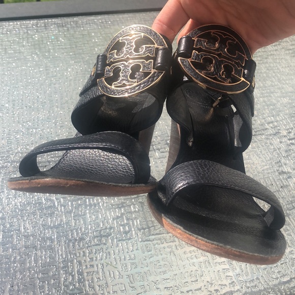 Authentic Tori Burch good condition leather black with gold plated logo - Picture 5 of 10